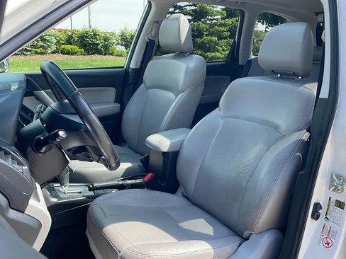 Used 2014 Subaru Forester 2.5i Limited AWD/4WD image 9