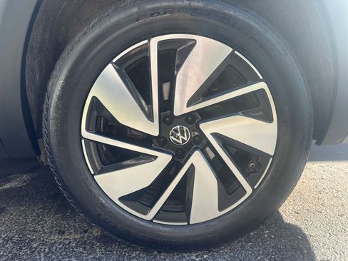 Used 2025 Volkswagen Atlas SE image 31