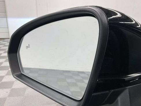 Used 2025 Volkswagen Taos SE FWD image 38