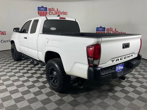 Used 2018 Toyota Tacoma SR image 5