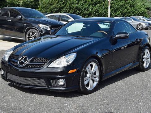 Used 2011 Mercedes-Benz SLK 300 image 2