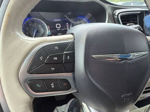 Used 2019 Chrysler Pacifica Limited FWD image 32