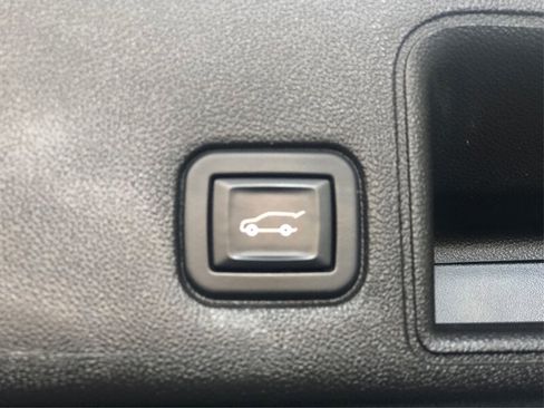 Used 2020 GMC Terrain SLT w/ Preferred Package FWD image 18
