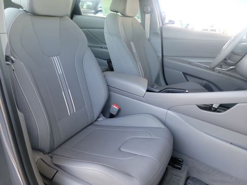 Certified 2025 Hyundai Elantra Sport FWD image 23
