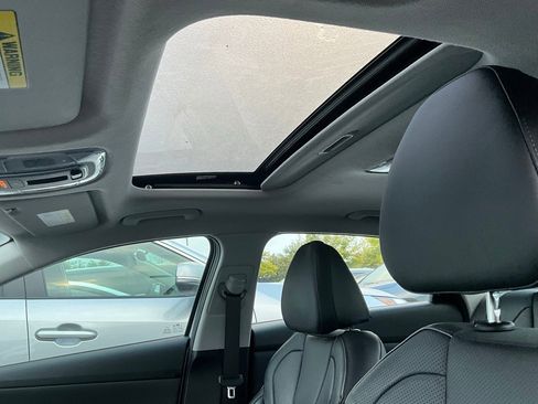 Used 2025 Hyundai Elantra Limited image 21