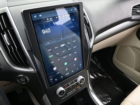 Used 2022 Ford Edge Titanium image 22