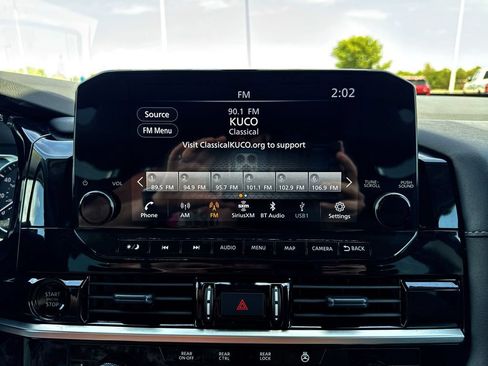 Used 2025 Nissan Pathfinder SL FWD image 16