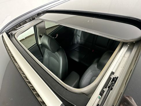 Used 2023 Hyundai Kona Limited image 22