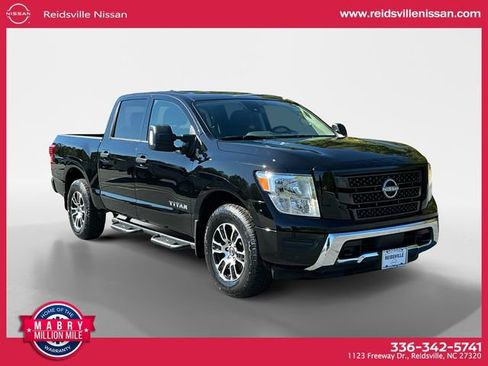 Used 2024 Nissan Titan SV w/ SV Convenience Package image 8