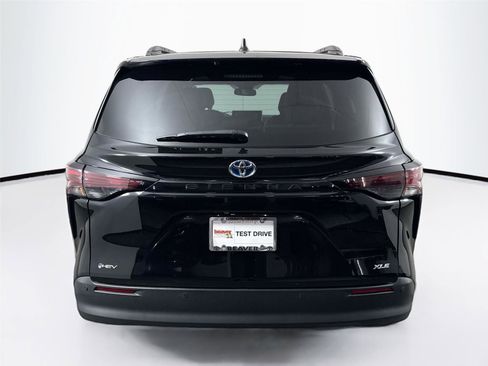 Certified 2025 Toyota Sienna XLE image 12