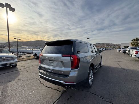 Used 2025 GMC Yukon XL Denali image 5
