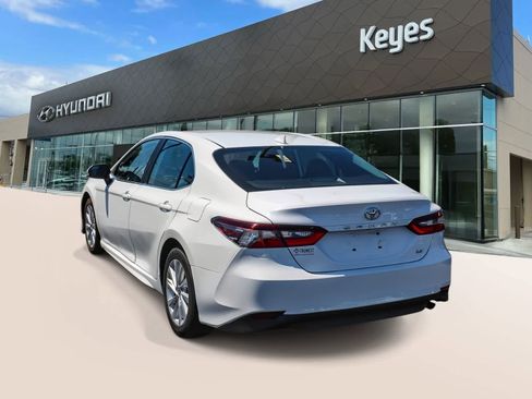 Used 2022 Toyota Camry LE FWD image 7