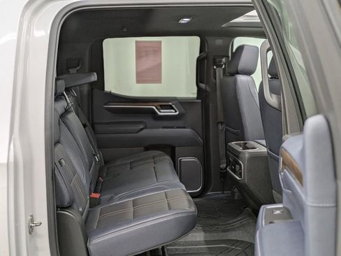 Used 2022 Chevrolet Silverado 1500 High Country w/ Technology Package AWD/4WD image 31