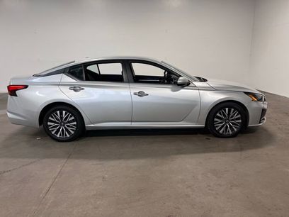 Used 2023 Nissan Altima 2.5 SV