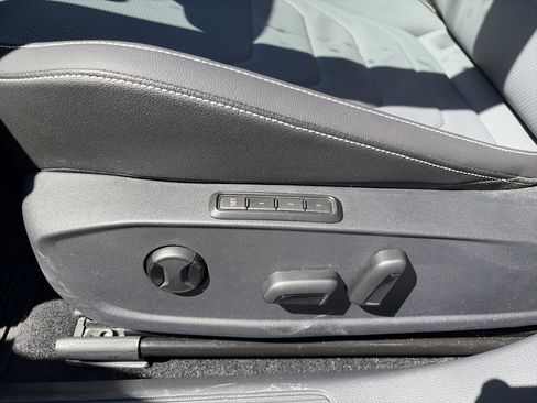 Used 2025 Volkswagen Jetta SEL image 16