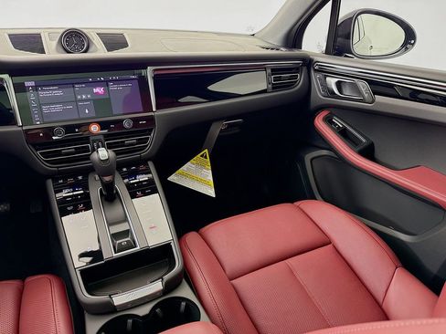 New 2026 Porsche Macan image 26