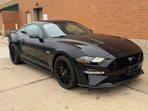 Used 2019 Ford Mustang GT RWD image 1