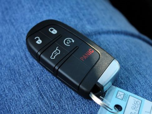 Used 2021 Jeep Grand Cherokee Limited w/ Luxury Group II image 25