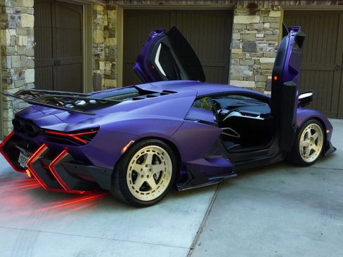 Used 2024 Lamborghini Revuelto AWD/4WD image 2