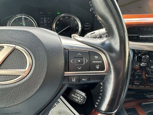 Used 2019 Lexus LX 570 4WD w/ Luxury Package image 15