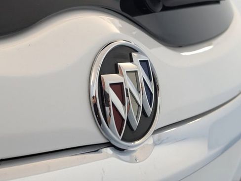 Used 2023 Buick Enclave Essence image 12