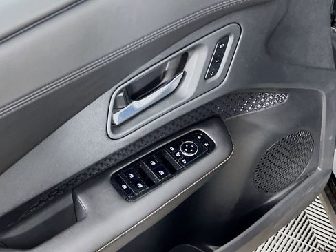 Used 2024 Nissan Ariya AWD image 18