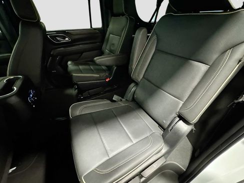 Used 2023 Chevrolet Suburban Premier image 21