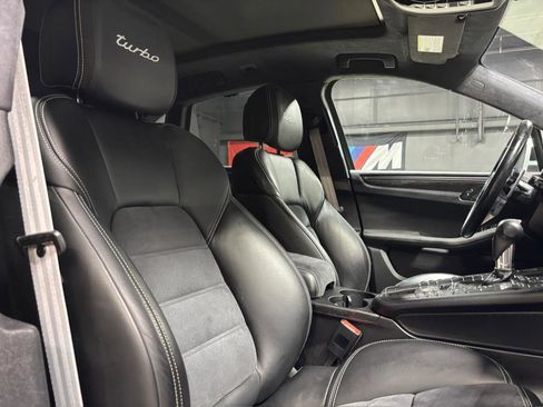 Used 2018 Porsche Macan Turbo image 11