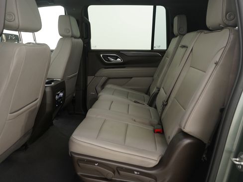 Used 2023 GMC Yukon XL SLT image 17