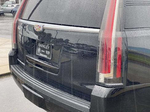 Used 2019 Cadillac Escalade Premium Luxury RWD image 11