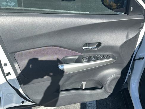 Used 2018 Nissan Kicks SV image 11