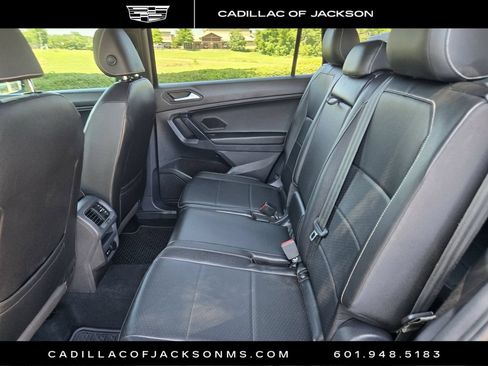 Used 2021 Volkswagen Tiguan SE R-Line FWD image 11