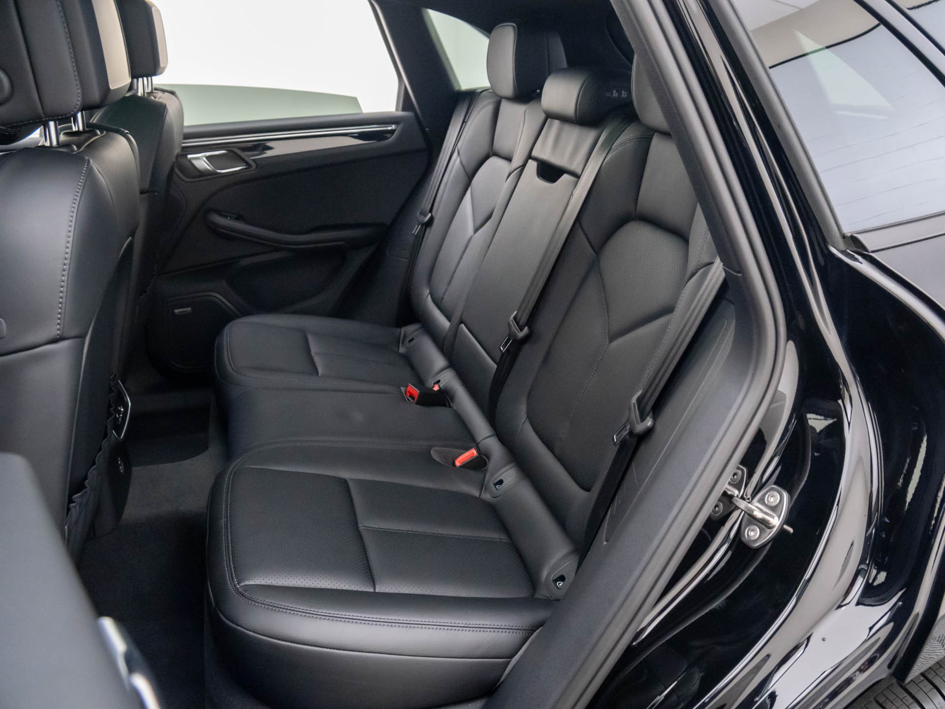 Certified 2026 Porsche Macan AWD/4WD image 19