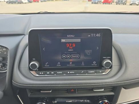 Used 2025 Nissan Rogue SV image 8