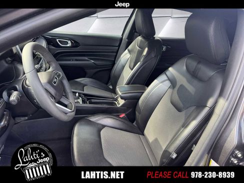 Certified 2022 Jeep Compass Altitude image 11