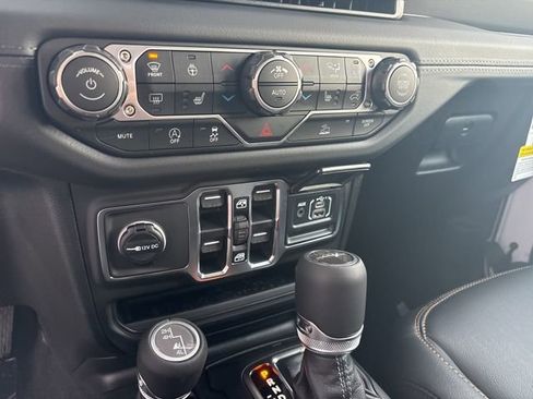 New 2026 Jeep Gladiator Sport AWD/4WD image 19