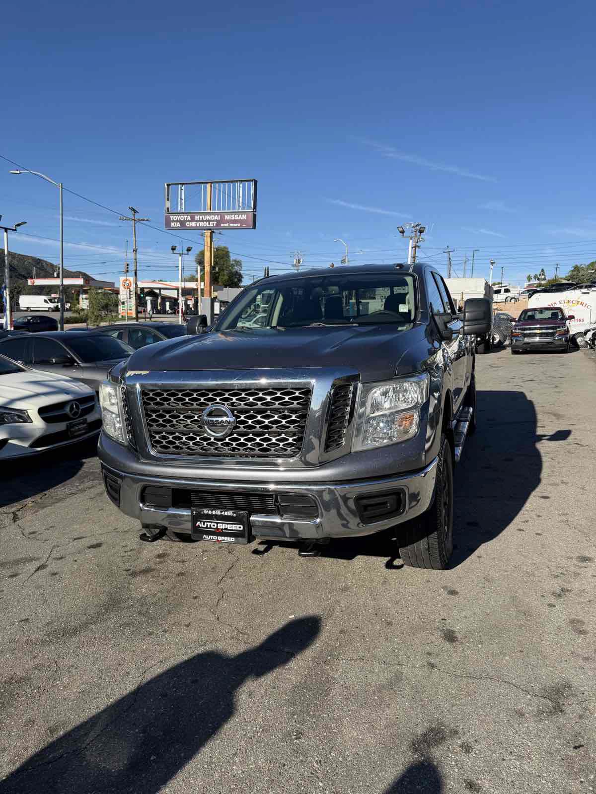 Used 2017 Nissan Titan SV AWD/4WD image 2
