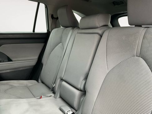 Used 2023 Toyota Highlander LE AWD/4WD image 22