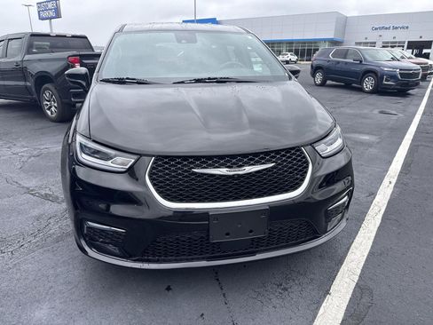 Used 2025 Chrysler Pacifica Select FWD image 6