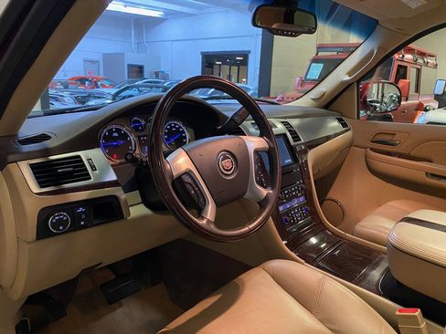 Used 2009 Cadillac Escalade AWD image 26