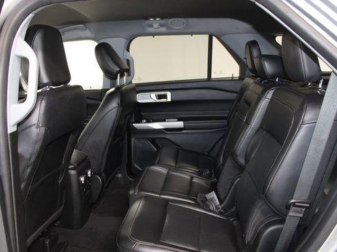 Used 2023 Ford Explorer Limited image 23