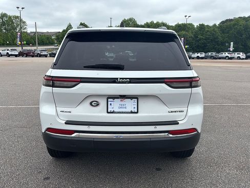 Used 2023 Jeep Grand Cherokee Limited AWD/4WD image 4