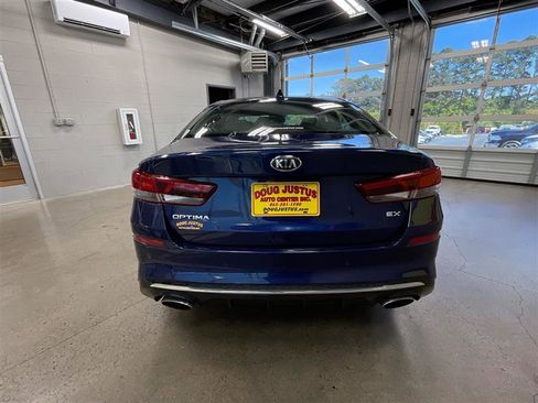Used 2019 Kia Optima EX image 4