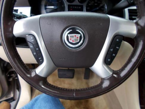 Used 2007 Cadillac Escalade AWD w/ Information Package image 32