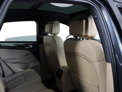 Certified 2024 Porsche Macan AWD/4WD image 26