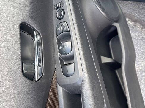 Certified 2023 Nissan Kicks SR image 19