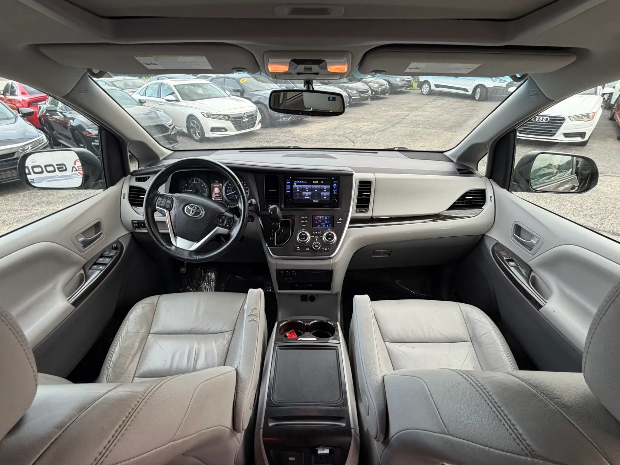 Used 2017 Toyota Sienna XLE Premium FWD image 34