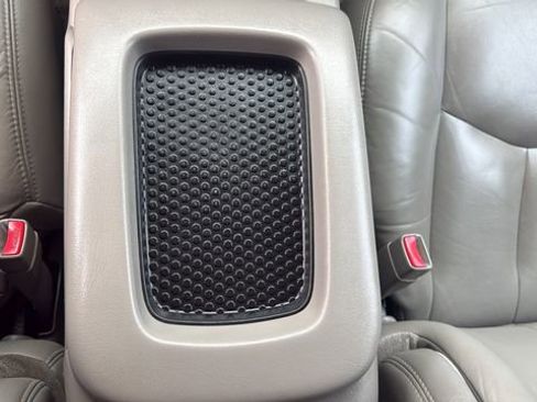 Used 2003 Chevrolet Suburban 2500 LT w/ LT Preferred Equipment Group image 28