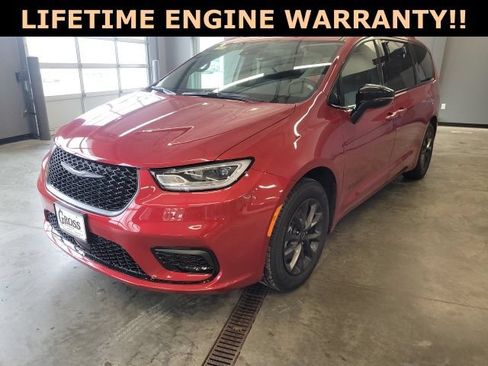 Used 2025 Chrysler Pacifica Select w/ Fav Edition Package FWD image 8