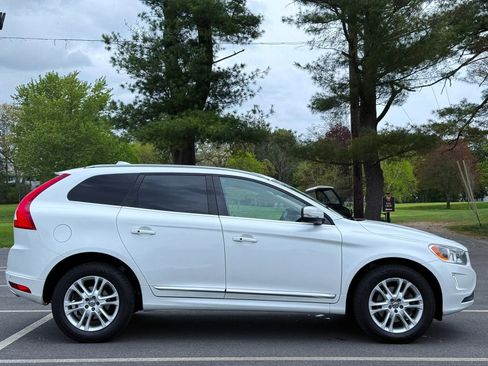 Used 2016 Volvo XC60 T5 Premier w/ Proximity Package FWD image 8